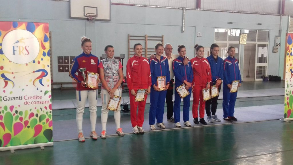 Cele mai bune opt sportive de la Cupa României, alături de marele antrenor Dan Podeanu. Craioveanca Andreea Cătălina (a doua din stânga) a ocupat locul doi