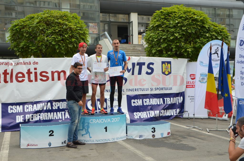 Seniorii au fost premiați de Sorin Manda, administrator public al Craiovei și președintele Asociației Județene de Atletism Dolj