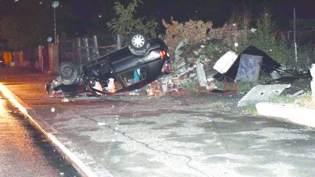 Polițiștii doljeni spun că șoferul de 19 ani a fost rănit grav în urma accidentului rutier