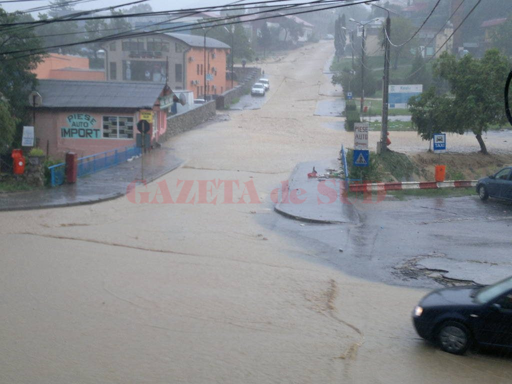 În caz de inundații, pagubele produse la locuințe se plătesc de firma la care aveți polița de asigurare obligatorie a locuinței