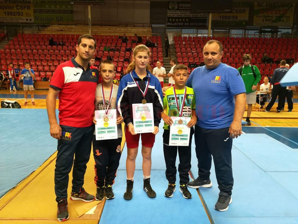 Luptătorii craioveni au urcat pe podium la turneul internațional din Slovacia