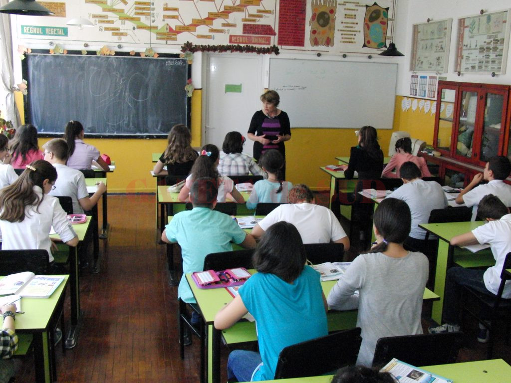 Pe 5 octombrie, elevii și profesorii serbează Ziua Internațională a Educație