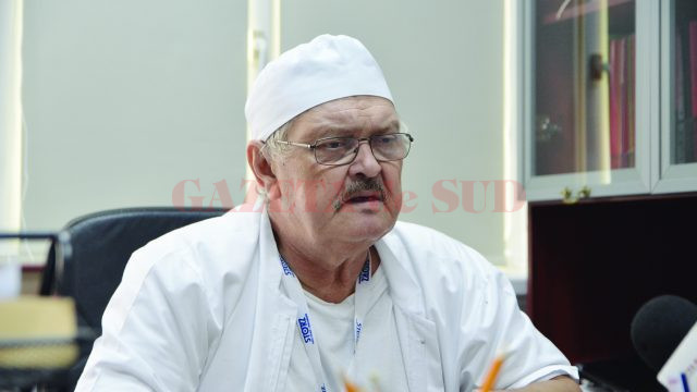 Prof. univ. dr. Nicolae Cernea, şeful Secţiei de Obstetrică Ginecologie din cadrul SJU Craiova şi coordonatorul pe Oltenia al programului de screening pentru cancer de col uterin (FOTO: Claudiu Tudor)