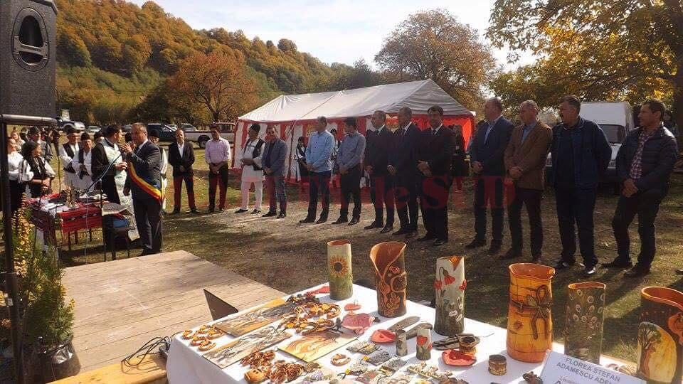 Festivalul Castanelor de la Polovragi a atras sute de turişti