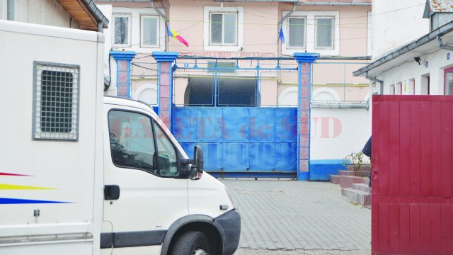 Condamnatul a fost ridicat de polițiști și dus la Penitenciarul Craiova pe 26 aprilie (Foto: arhiva GdS)