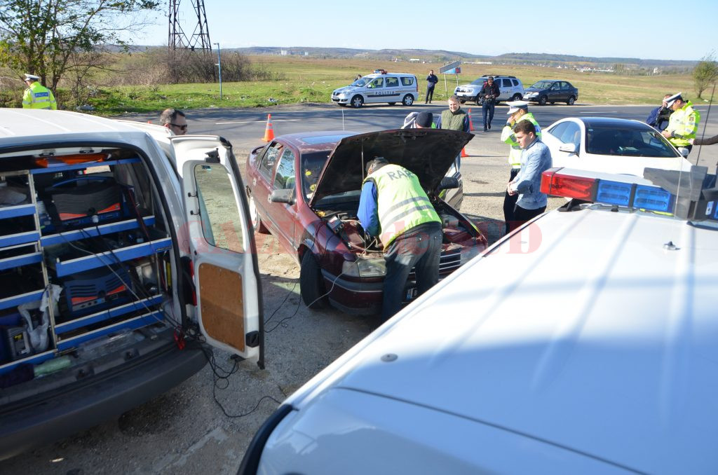 Inspectorii RAR au verificat starea tehnică a autoturismelor oprite în trafic de polițiștii  Serviciului Rutier