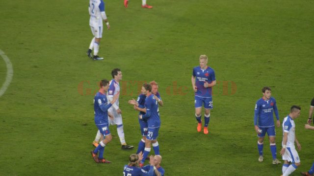 Cehii (în albastru) s-au distrat cu defensiva Craiovei