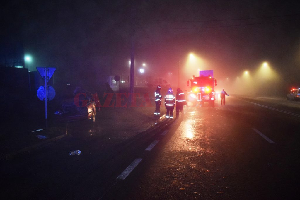 La faţa locului s-au deplasat echipaje de la ISU Dolj şi poliţie