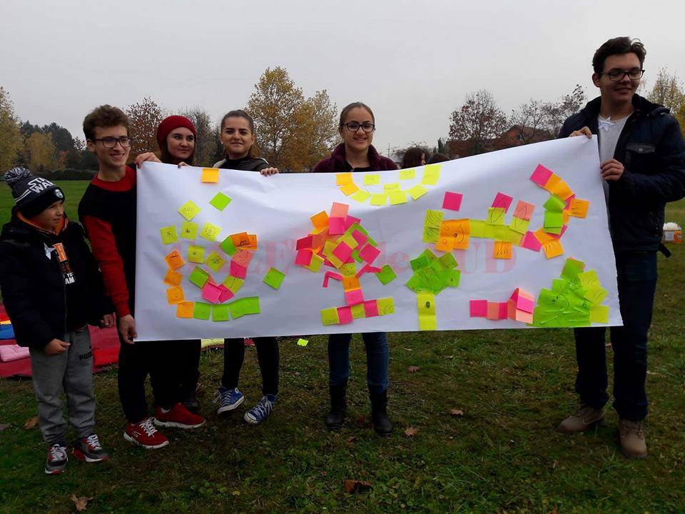 Tinerii au participat la ateliere de lucru