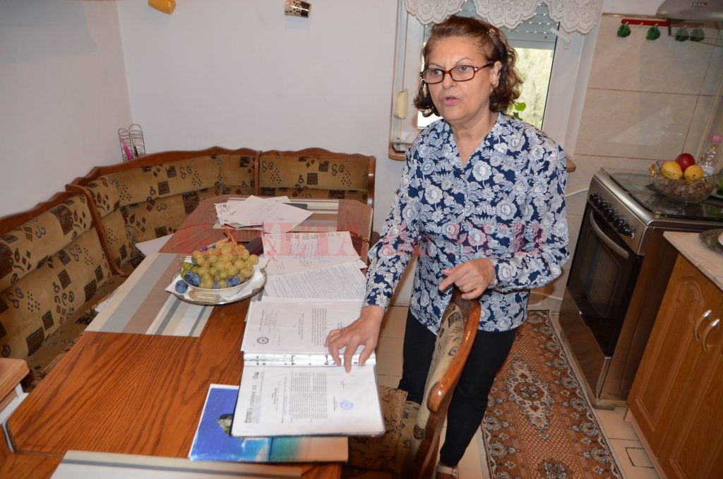 Maria Piculeață, din Asociația 4 Mareșal Antonescu, stă în frig, deși este bun-platnic