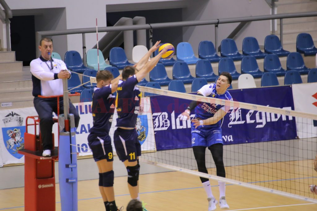 Alexander Blagojevic (în albastru) şi colegii săi au obţinut o victorie concludentă în faţa campioanei (foto: Lucian Anghel)