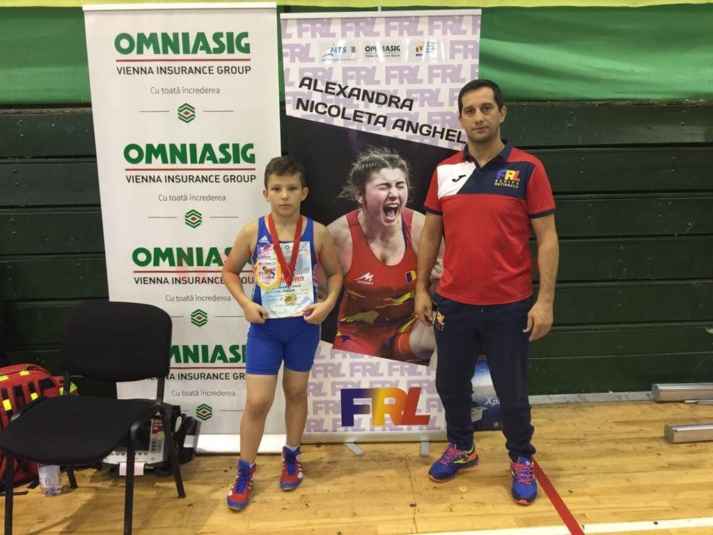Antrenorul Aurel Cimpoeru alături de medaliatul cu aur de la Pitești, David Boicea