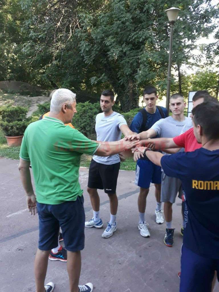 Jucătorii români s-au reunit sub comanda lui Dan Pascu (foto: SCM Craiova)