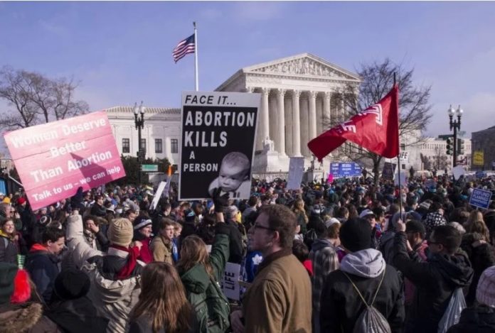 Imagini pentru trump participa la marsul avort"