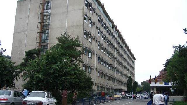 Un bărbat s-a aruncat de la etajul VI al Spitalului Județean de Urgență Vâlcea