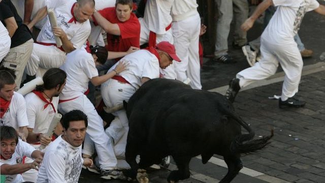 Șase răniți în prima cursă cu tauri de la Pamplona