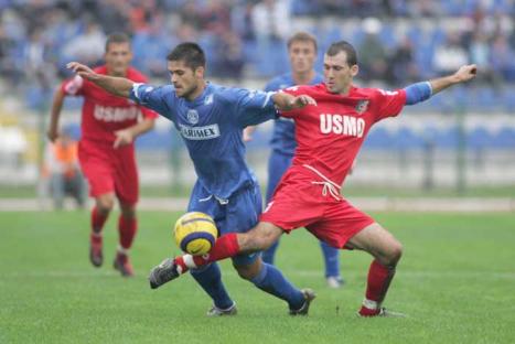 Vancea (roşu) revine la meciul cu CFR Cluj