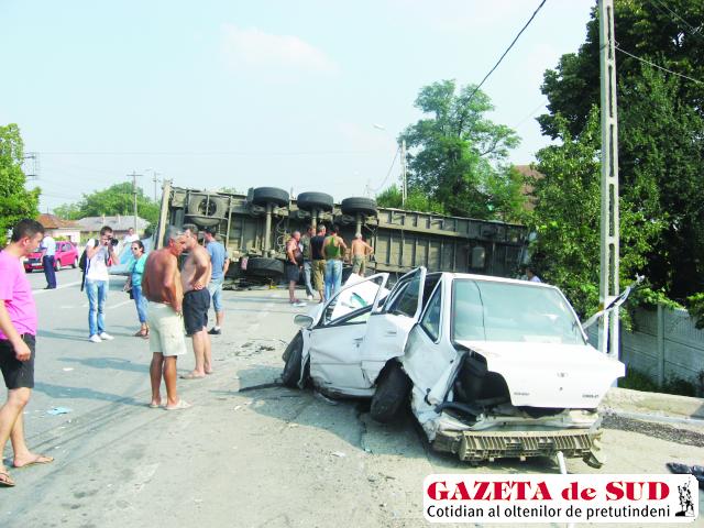 Tirul a avariat două maşini şi gardul unei case