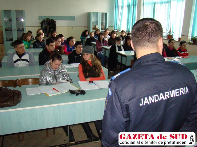 Jandarmii le-au dat elevilor sfaturi de comportament civilizat