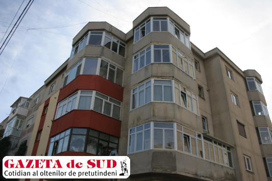 Blocul 201E are tâmplărie nouă, urmează termoizolarea