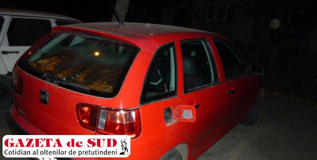 Suspecţii au forţat capacul şi buşonul autoturismului cu o şurubelniţă pe care au abandonat-o la locul faptei