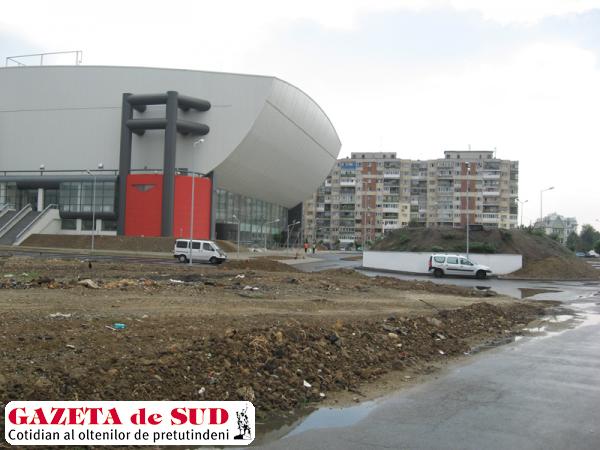Primăria Craiova ar putea plăti un sac de bani pe o bucată de teren unde se construiesc o parte din parcare și rezervorul de apă împotriva incendiilor ale Sălii Polivalente
