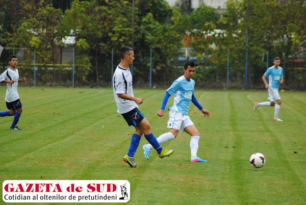 Enache Câju (în tricou albastru) a jucat în partida de astăzi cu CSO Filiaşi