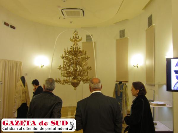 Tetraevangheliarul din secolul XII, aflat în Arhivele Muzeului Olteniei, este una dintre vedetele expoziţiei