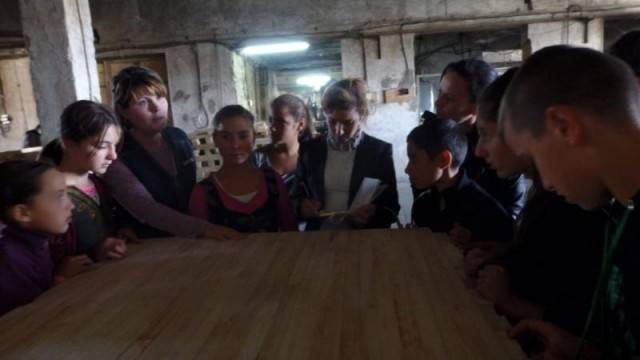 La Fabrica de cherestea din comuna Cerăt, copiilor le-au fost prezentate etapele de fabricare a lemnului