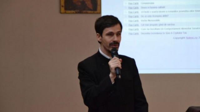 Preotul nevăzător George Radu Trăilescu (Foto: adevarul.ro)