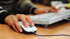 Potrivit unui studiu Eurostat, 51% dintre locuitorii din regiunea Sud-Muntenia din România nu au folosit niciodată un computer (Foto: seniorscomputer.net)