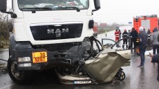 Șoferul și pasagerul din autoturismul Nubira au murit pe loc în urma impactului violent cu autocisterna