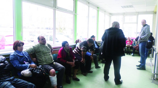Sute de pacienți așteaptă zilnic să fie consultați în Unitatea de Primiri Urgențe a Spitalului de Urgenţă Craiova