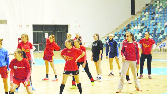 Handbalistele tricolore se pregătesc pentru meciurile cu Danemarca, Spania şi Ungaria