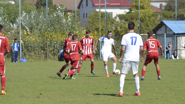 Sergiu Jurj (la minge) ar putea fi o soluție pentru atacul naționalei Under 17 