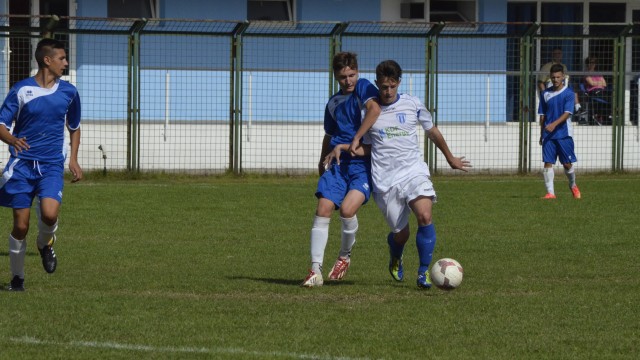 Alex Popescu (la minge) va participa la trialul lui Bogdan Vintilă