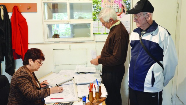 La Asociația nr. 17 Brazda lui Novac, proprietarii își plătesc factura la căldură pe luna noiembrie (Foto: Maria Cernătescu)