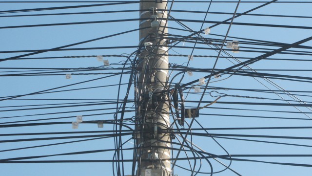 Cablurile de telecomunicații se vor muta în subteran (FOTO: GdS)