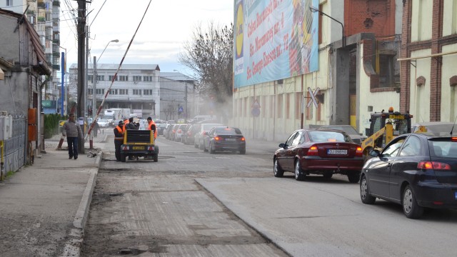 Delta ACM a câștigat cu 67 de milioane de lei fără TVA licitația estimată de primărie la 135 de milioane de lei, dar, conform legii, ar putea primi întreaga sumă dacă apar mai multe lucrări de reparație și întreținere a străzilor, trotuarelor, aleilor și parcărilor din municipiul Craiova