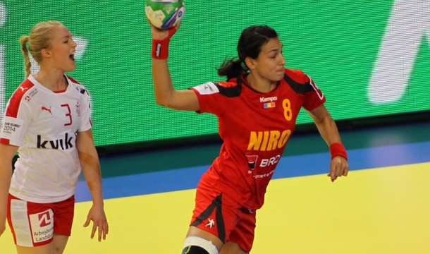 Cristina Neagu (în roșu) este golgheterul României la acest turneu, cu 17 goluri (foto: Prosport)