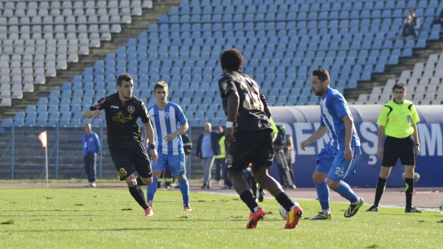 Târnăcop (la minge) și colegii săi vor susține un amical în compania formației Jagiellonia Bialystok (foto: Alexandru Vîrtosu)