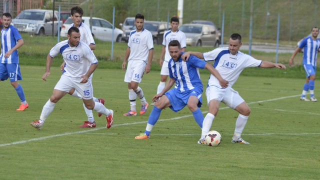 Târnăcop (albastru) a deschis scorul în amicalul cu Khazar Lankaran (foto: arhivă GdS)