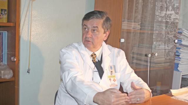 Prof. univ. dr. Florinel Bădulescu, șeful Clinicii de Oncologie a Spitalului Județean de Urgență Craiova, vorbește despre problemele de care se lovesc bolnavii de cancer (FOTO: Claudiu Tudor)