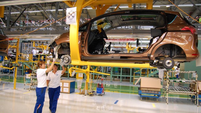 Ford va reamenaja linia de producție pentru a fabrica mai puține vehicule B-Max pe zi, ca urmare a diminuării personalului (Foto: Arhiva GdS)