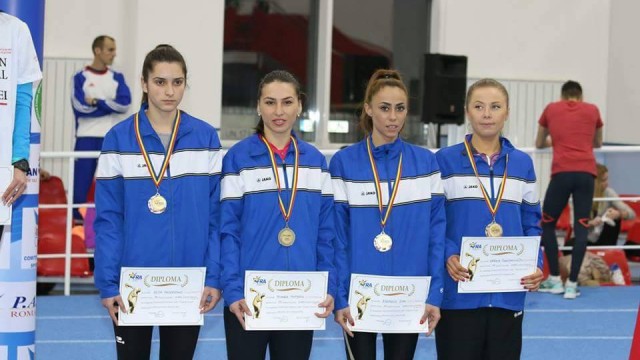 Ştafeta feminină de la CSM Craiova, medaliată cu bronz, a fost alcătuită din sportivele Delia Pădureanu (stânga), Mihaela Popescu, Anamaria Sima şi Daniela Constantinescu