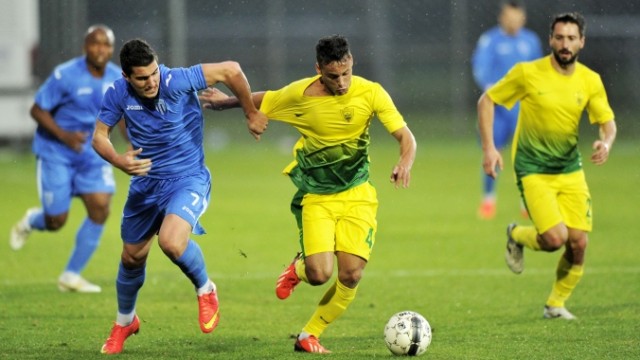 Briceag (în albastru) l-a înlocuit pe căpitanul Brandan în jocul cu ruşii de la Kuban Krasnodar (foto: csuc.ro)