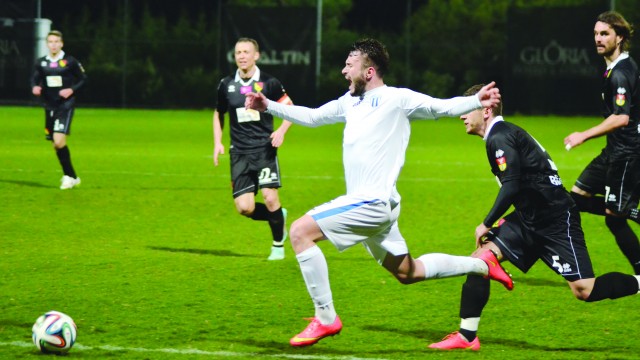 Herghelegiu (în alb) a adus victoria Craiovei în amicalul cu FC Caransebeş