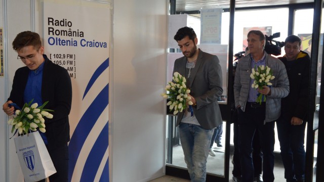 Bogdan Vătăjelu, Pablo Brandan și Emil Săndoi au oferit flori femeilor