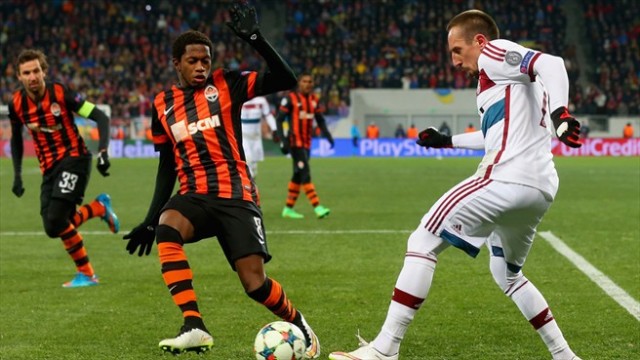 Ribery (la minge) a avut viaţă grea cu fundaşii lui Şahtior (foto: uefa.com)