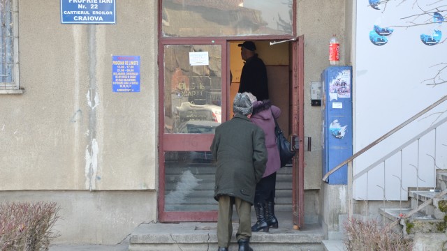 Administratoarea Asociației de Proprietari nr. 22 a fost înjunghiată vineri de o persoană care ar fi vrut să o jefuiască (Foto: GdS)